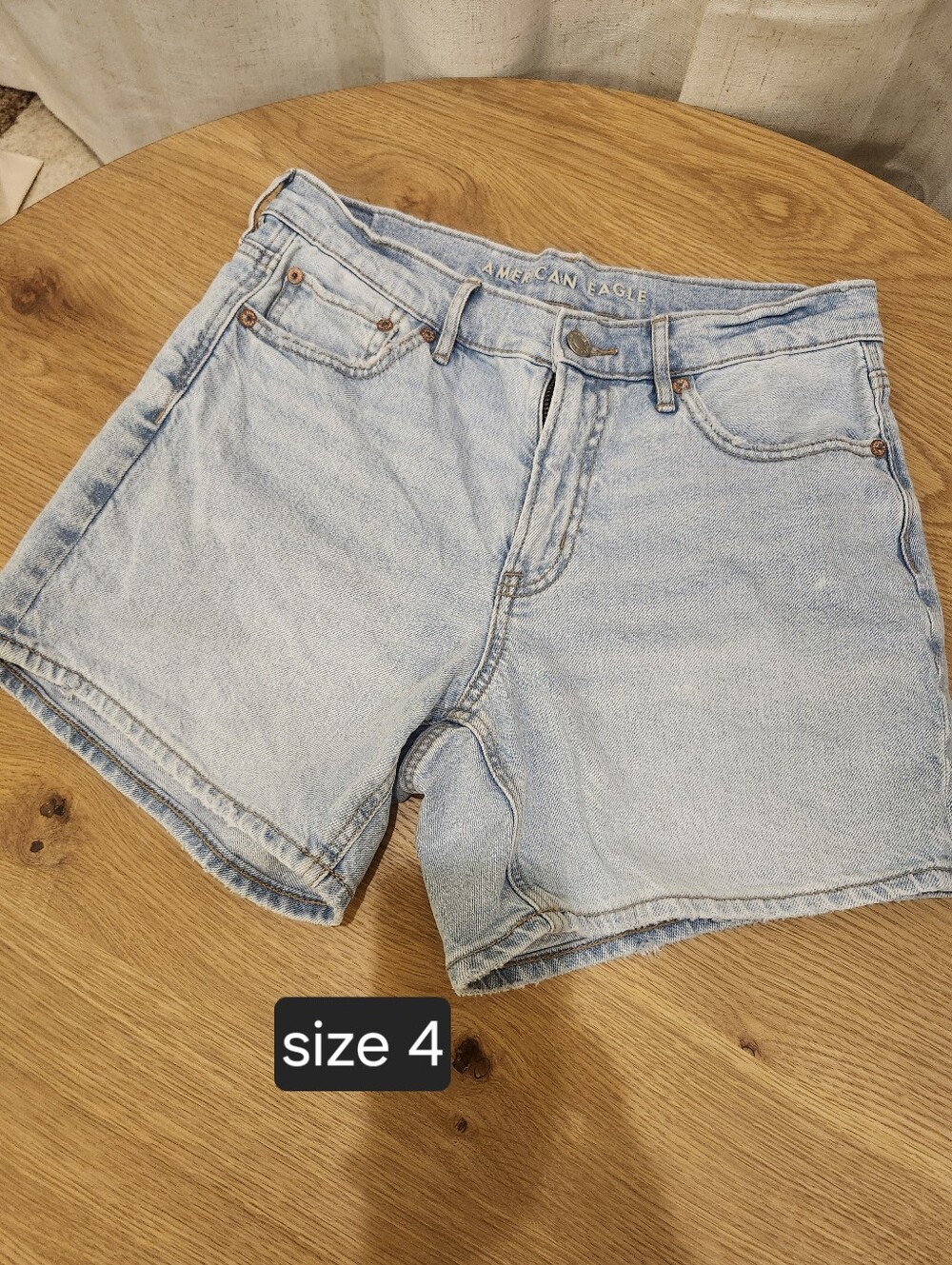 American Eagle Light Wash Denim Shorts Size 4